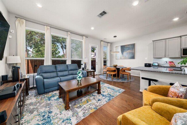 Building Photo - 5003 Lehman Oaks Dr