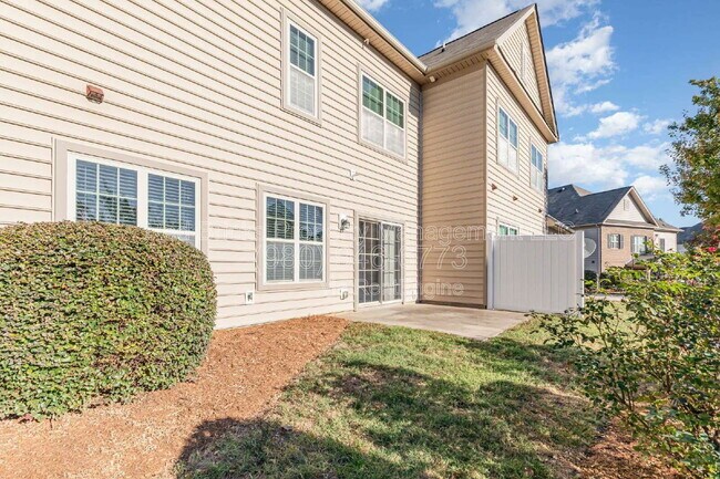 Building Photo - 15125 Jade St