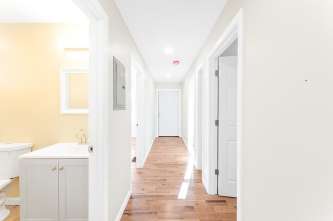 Building Photo - 12 Andy St