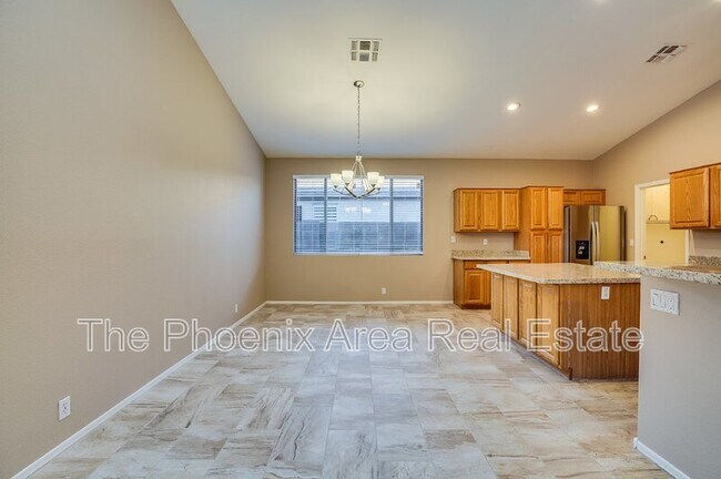 Building Photo - 2573 E Detroit Pl