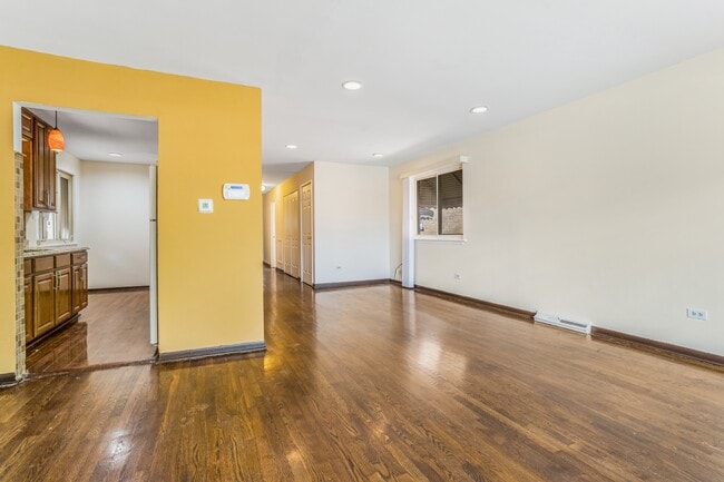 Building Photo - 8840 S Halsted St