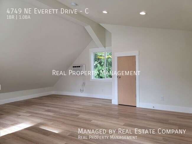 Building Photo - 4749 NE Everett Dr