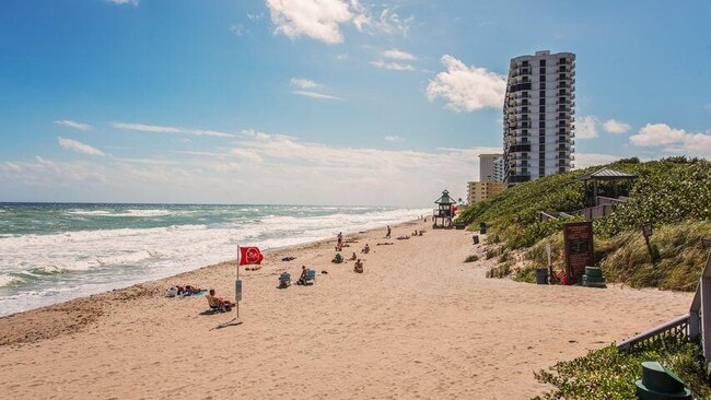 Building Photo - 401 NE 10th Terrace