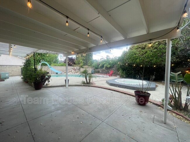 Building Photo - 23423 Vía Boscana