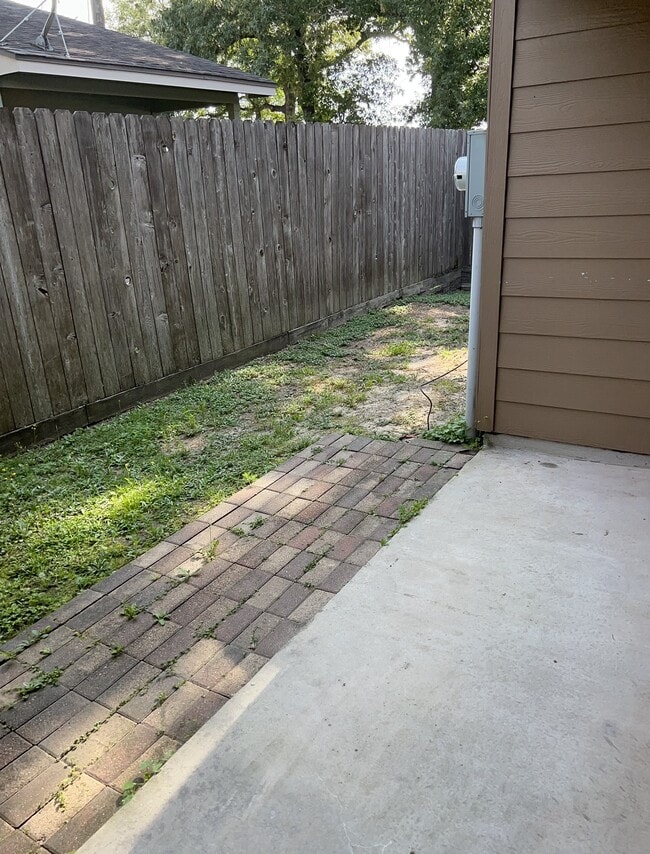 Building Photo - 21477 W Wallis Dr