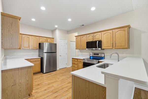 Building Photo - 3751 Stoneway Point