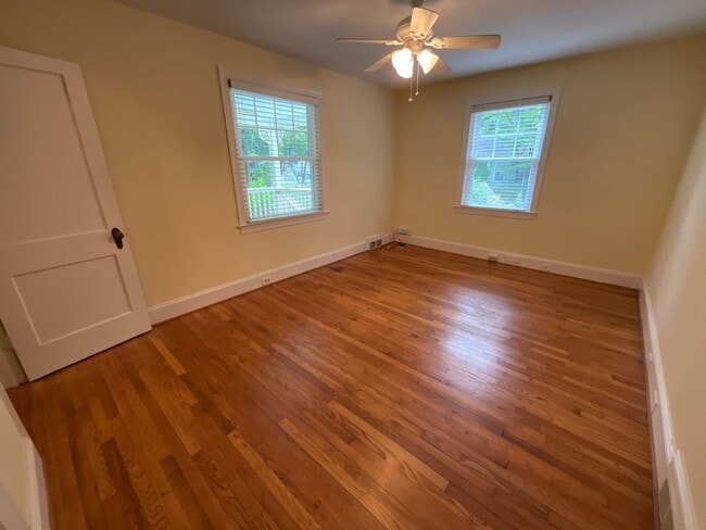 Building Photo - AVAILBLE NOW TO VIEW/LEASE! Classic Ardmor...