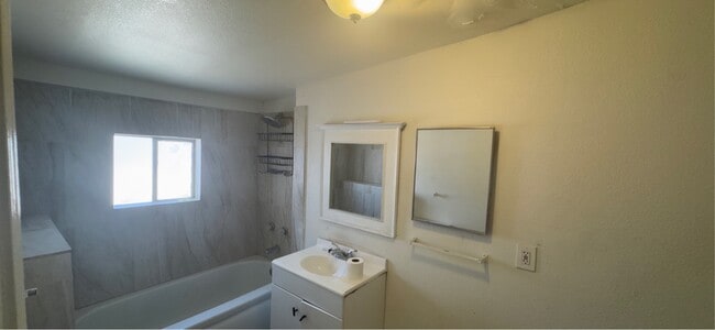 Building Photo - 109 N Pinal Ave
