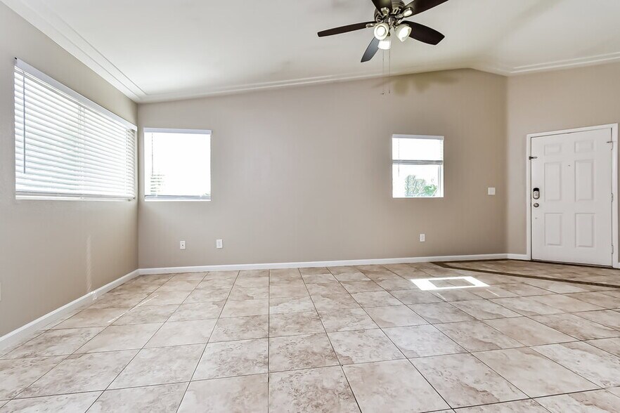 Building Photo - 2306 Hollow Oak Ave