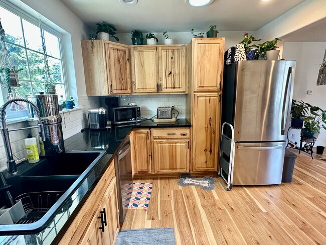 Building Photo - Beautifully Remodeled Home Backing Up to t...