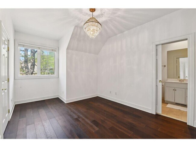 Building Photo - 3115 N Shore Dr