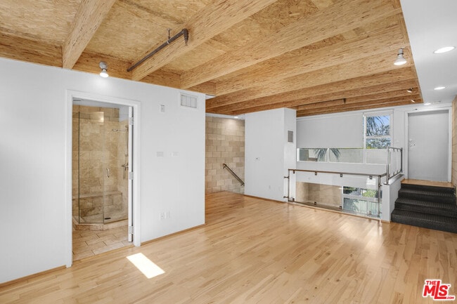 Building Photo - 717 Highland Ave