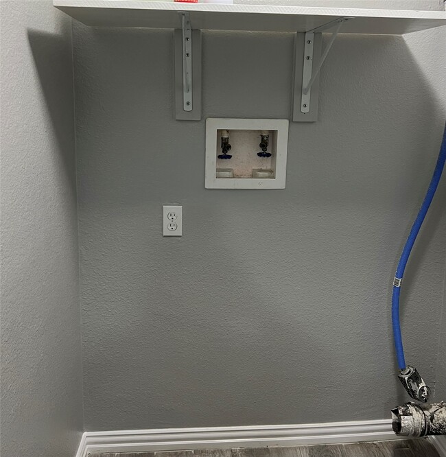 Building Photo - 2110 14th Ave N