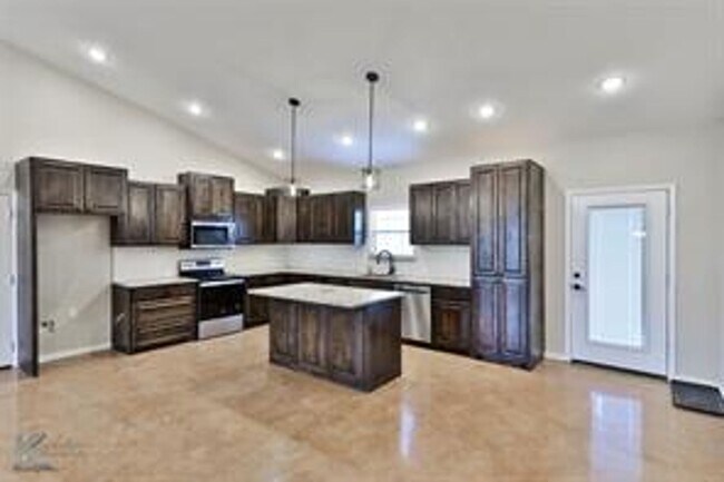 Building Photo - 1468 Bettis St