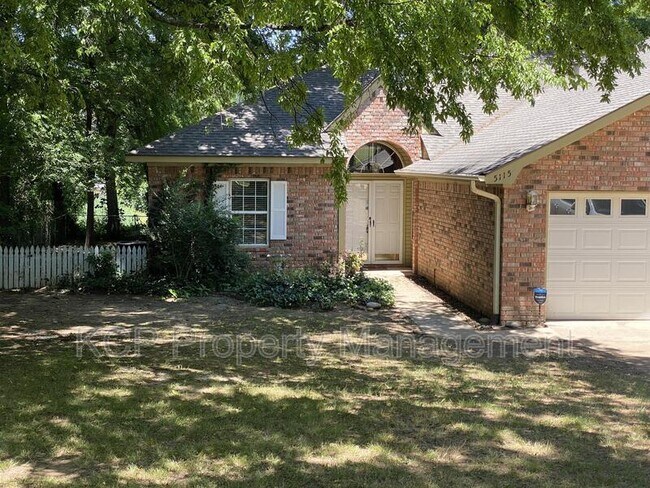 Primary Photo - 5115 Fern St
