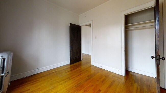 Building Photo - 822 Reba-2N