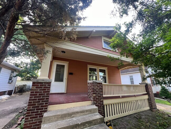 Building Photo - 912 S 3rd St