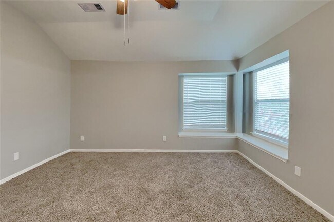Building Photo - 18502 Dinner Creek Dr