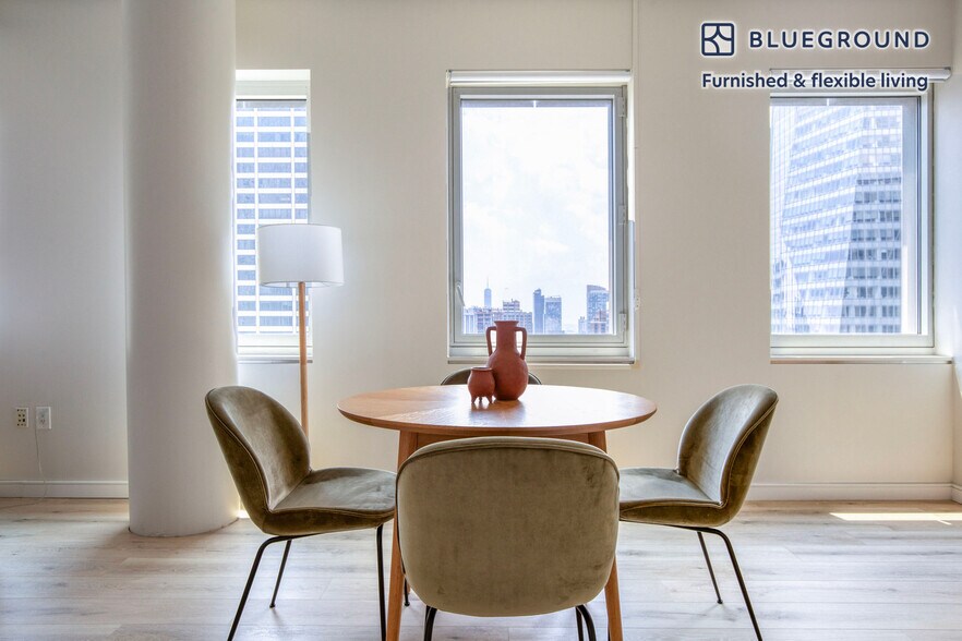 Building Photo - 70 W 45th St