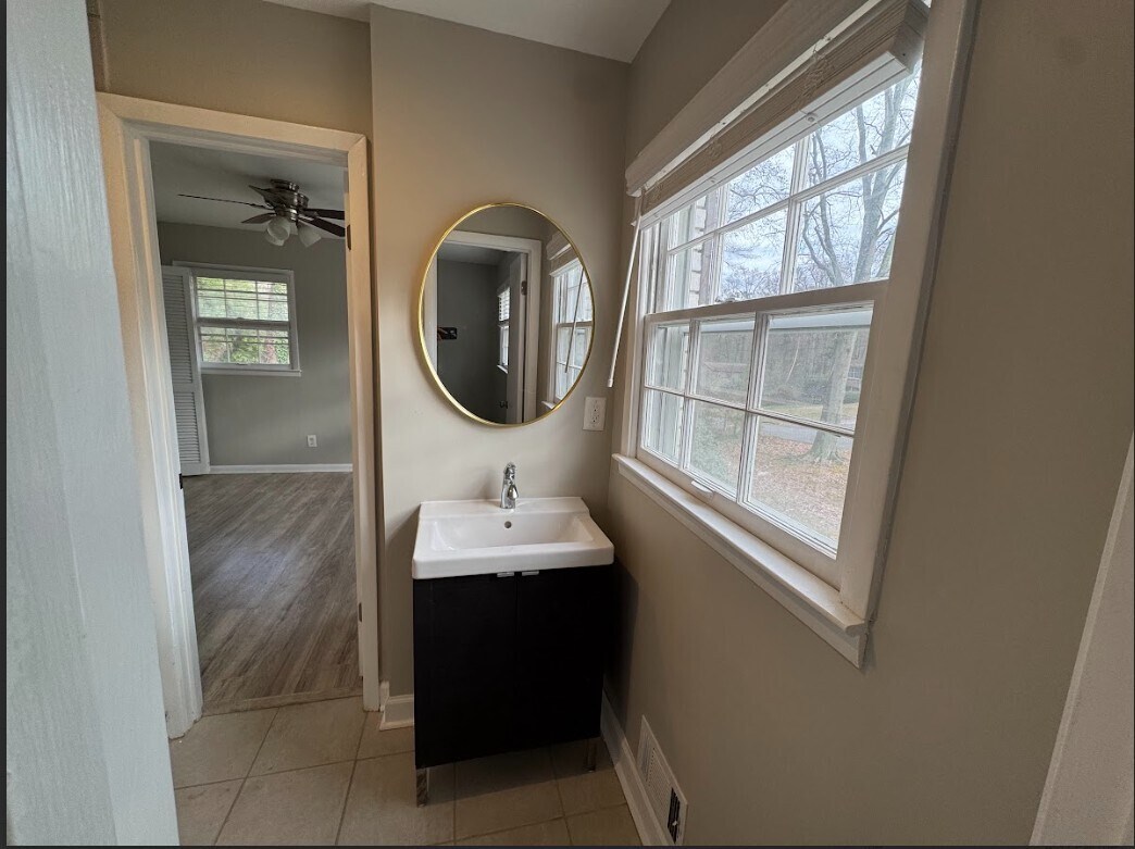 Jack & Jill Full Bath - 2475 Freydale Rd SE