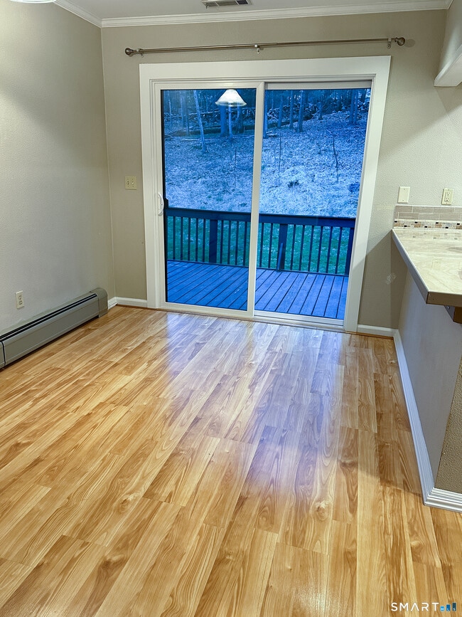 Building Photo - 6 Cove Rd