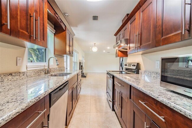 Building Photo - 303 Wildwood Way