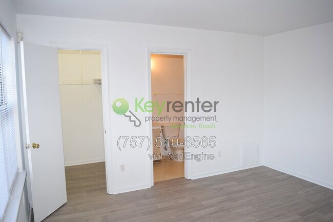 Building Photo - 579 Peregrine St