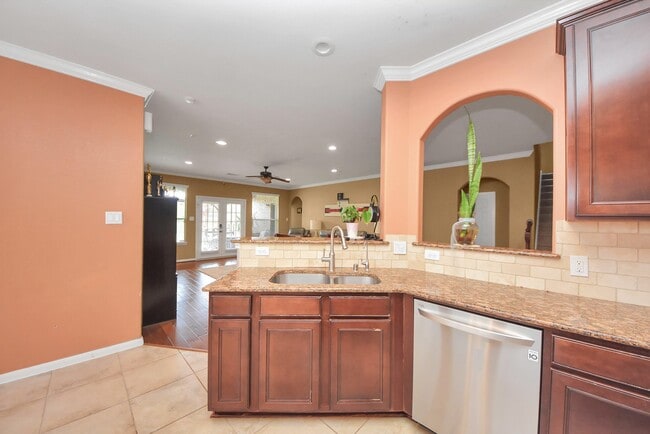 Building Photo - 12912 Southern Manor Dr