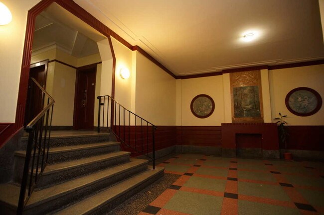 Building Photo - 6220 Bay Pkwy
