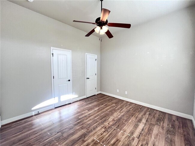 Building Photo - 4300 SW Limestone Ave