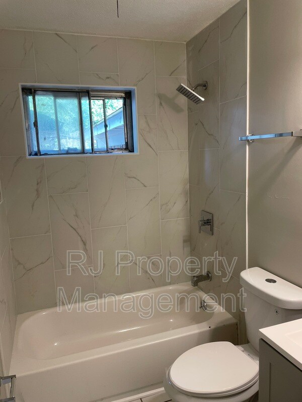 Building Photo - 9154 Haleville St