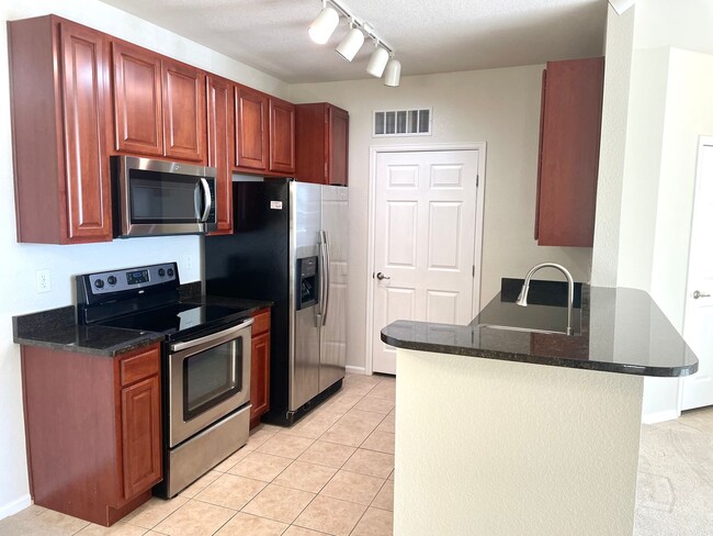 Building Photo - 2 bedroom 1 bath condo for rent in Parker ...