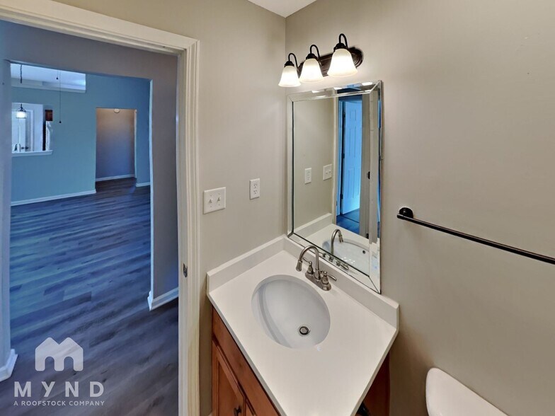 Building Photo - 5854 Lindsay Cove