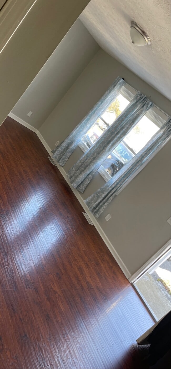 Building Photo - 1050 Scarlett Ln