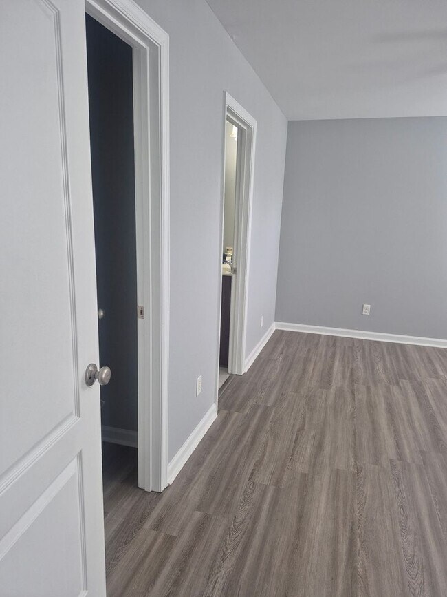 Building Photo - 3 Bedrooms, 2.5 Bathrooms Single Family Home