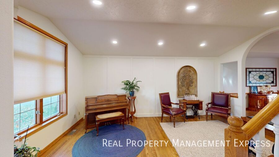 Building Photo - Furnished 4-Bedroom, 4-Bath Home