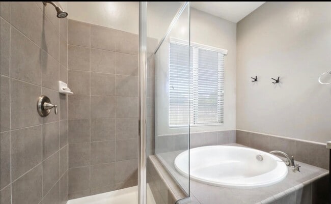 Building Photo - 9200 Rancho Viejo Dr