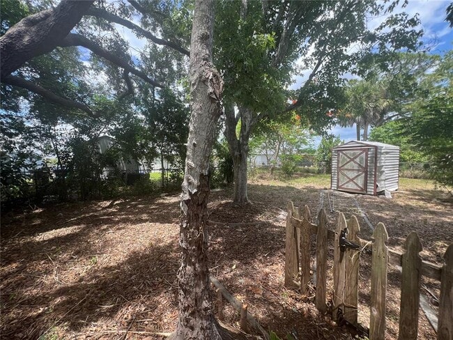 Building Photo - 8250 Lombra Ave