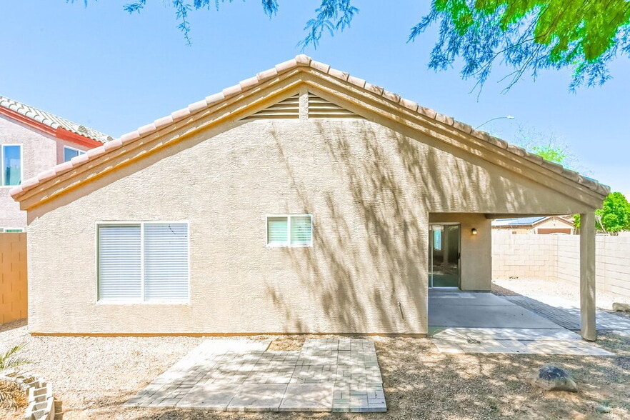 Building Photo - 803 S Chatsworth