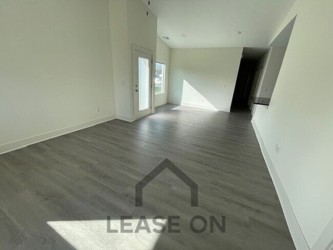 Building Photo - 1753/55 Hickory