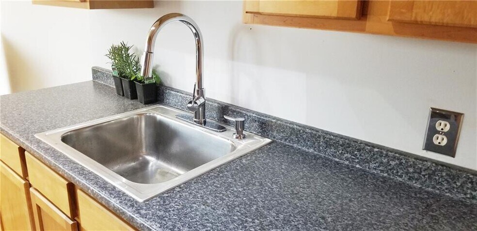 Building Photo - 8 Slocum St