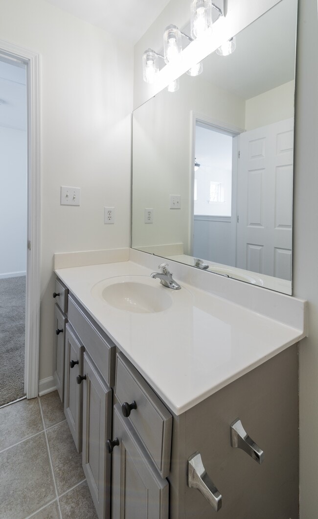 Building Photo - 18457 Streamline Ct