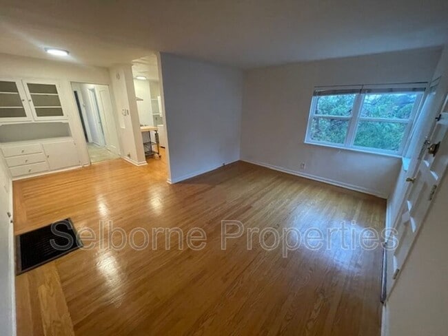 Building Photo - 624 Valle Vista Ave