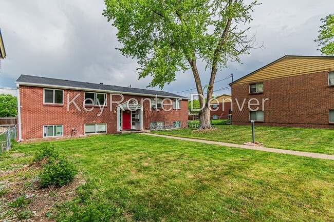 Building Photo - 2356 S Linden Ct