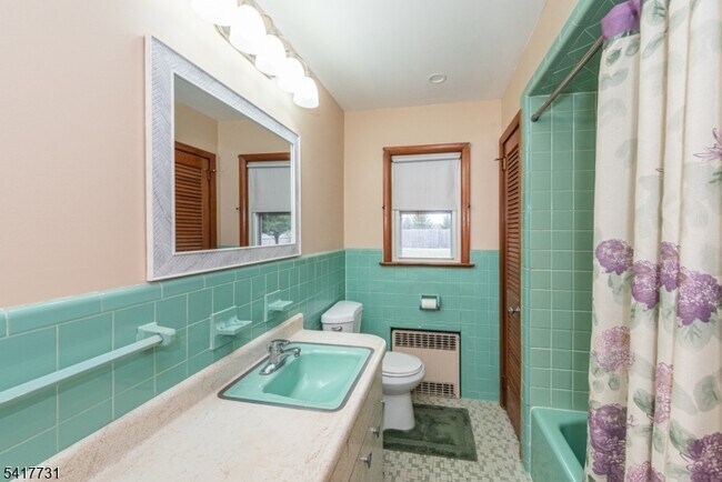 Building Photo - 129 Ryerson Rd