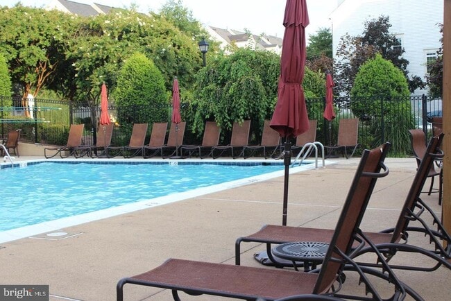 Building Photo - 6480 Cheyenne Dr