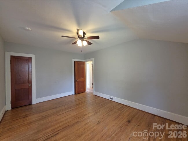 Building Photo - 754 Montgomery Ave