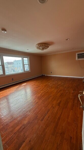 Building Photo - 503 Avenue C