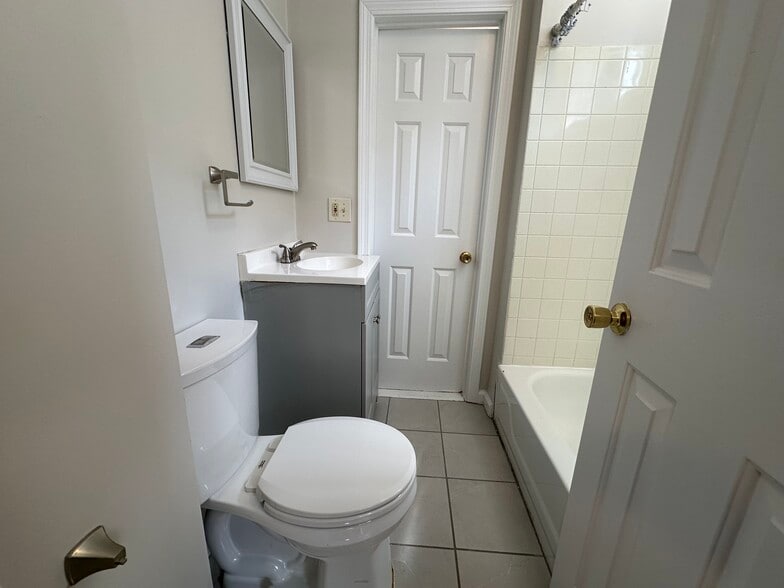 Building Photo - 54 Burbank St