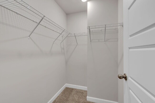 Building Photo - Two-story 3BR/2.5BA townhome in Foxcroft T...